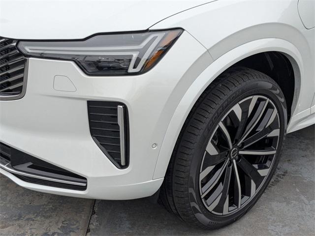 Photo of 2025 Crystal White Volvo XC90 Plug-In Hybrid