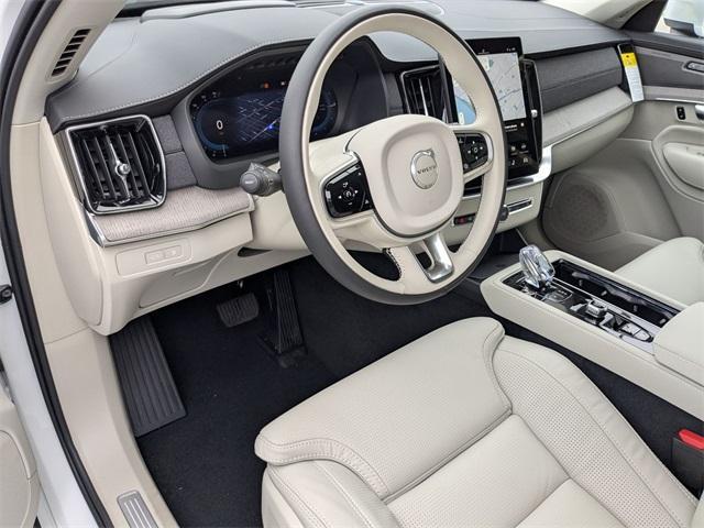 Photo of 2025 Crystal White Volvo XC90 Plug-In Hybrid