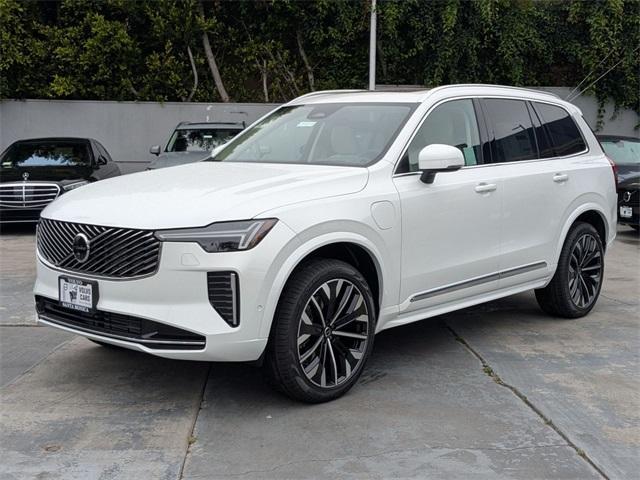 Photo of 2025 Crystal White Volvo XC90 Plug-In Hybrid