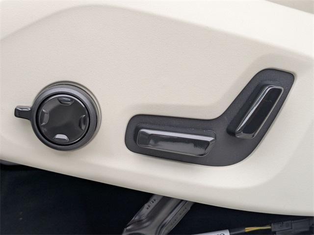 Photo of 2025 Crystal White Volvo XC90 Plug-In Hybrid