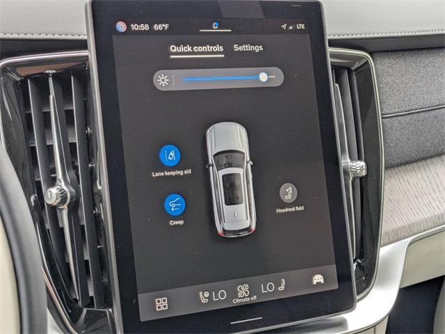 Photo of 2025 Crystal White Volvo XC90 Plug-In Hybrid