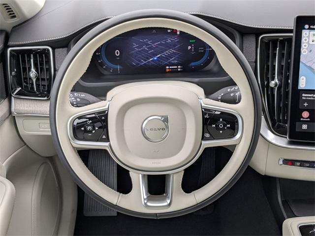 Photo of 2025 Crystal White Volvo XC90 Plug-In Hybrid