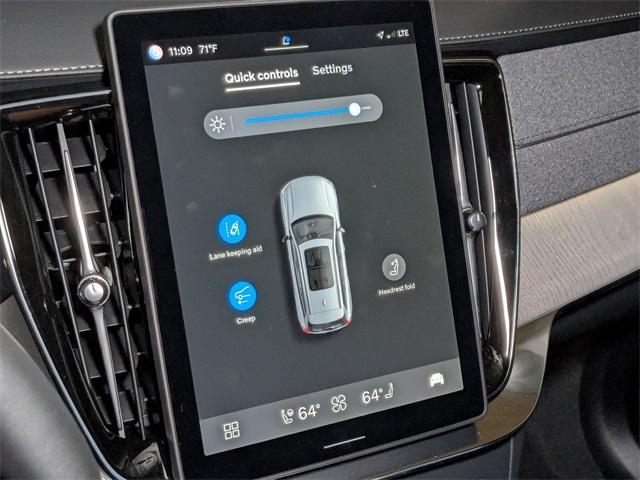 Photo of 2025 Denim Blue Volvo XC90 Plug-In Hybrid