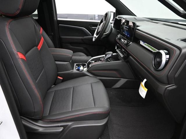 Photo of 2025 Summit White Chevrolet Colorado
