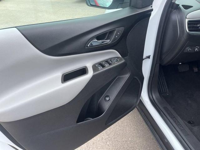 Photo of 2023 Summit White Chevrolet Equinox