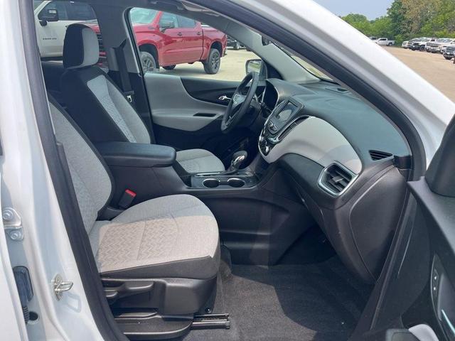 Photo of 2023 Summit White Chevrolet Equinox