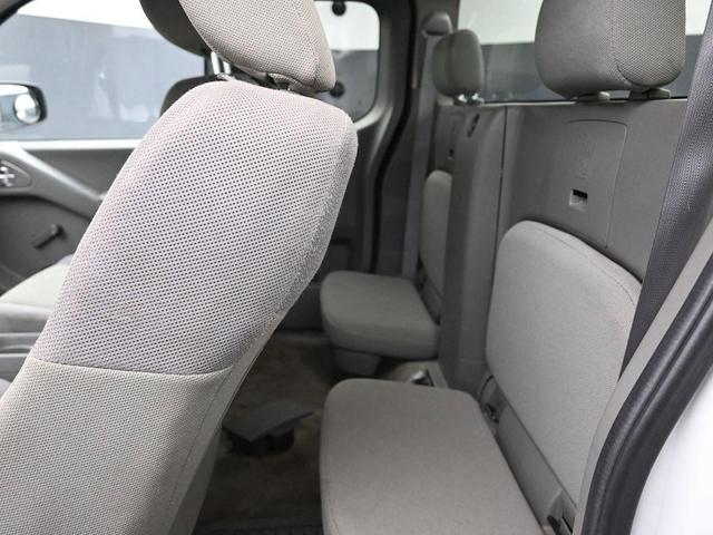 Photo of 2014 Glacier White Nissan Frontier