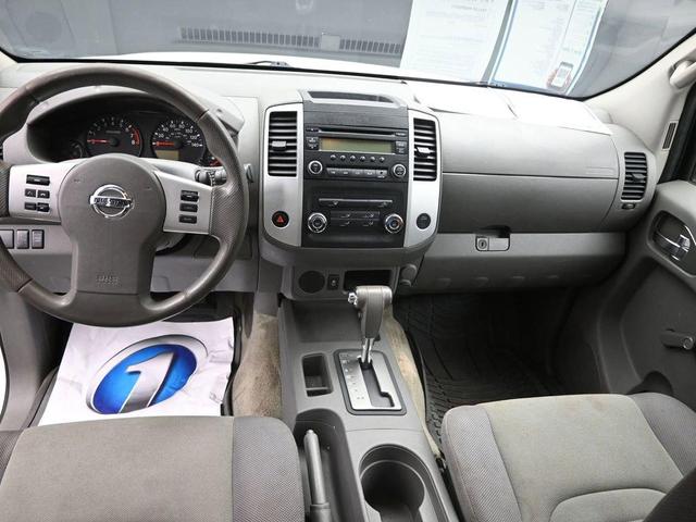 Photo of 2014 Glacier White Nissan Frontier
