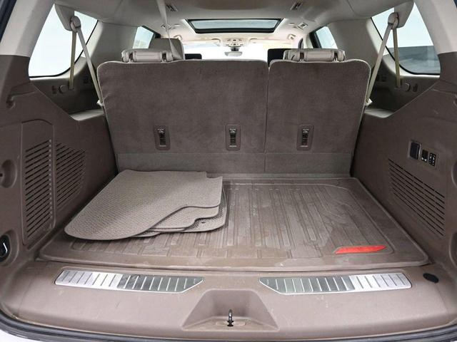 Photo of 2021 White Frost Tri-Coat GMC Yukon XL