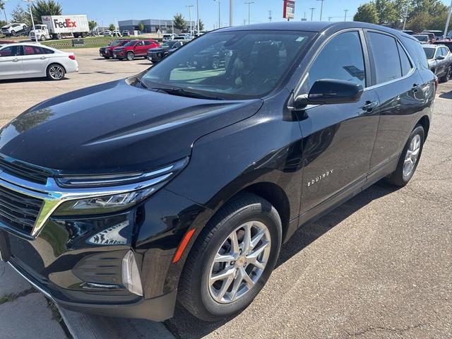 Photo of 2022 Mosaic Black Metallic Chevrolet Equinox