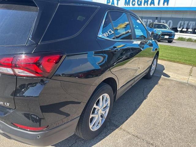 Photo of 2022 Mosaic Black Metallic Chevrolet Equinox