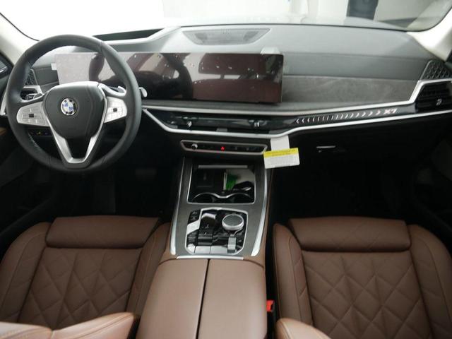 Photo of 2025 Skyscraper Grey Metallic BMW X7