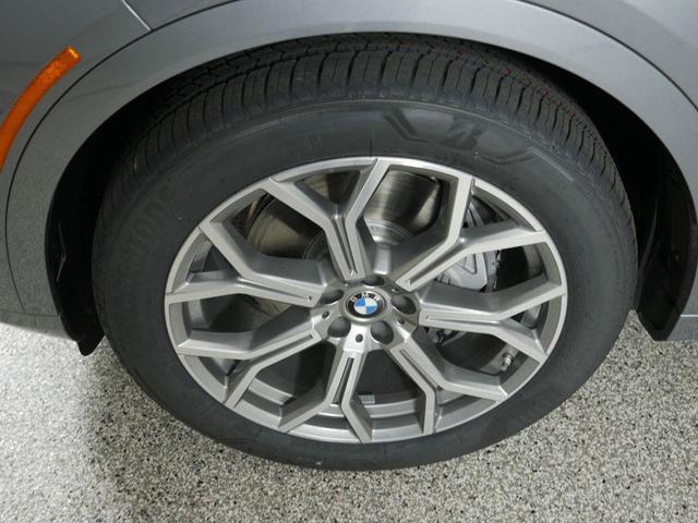 Photo of 2025 Skyscraper Grey Metallic BMW X7