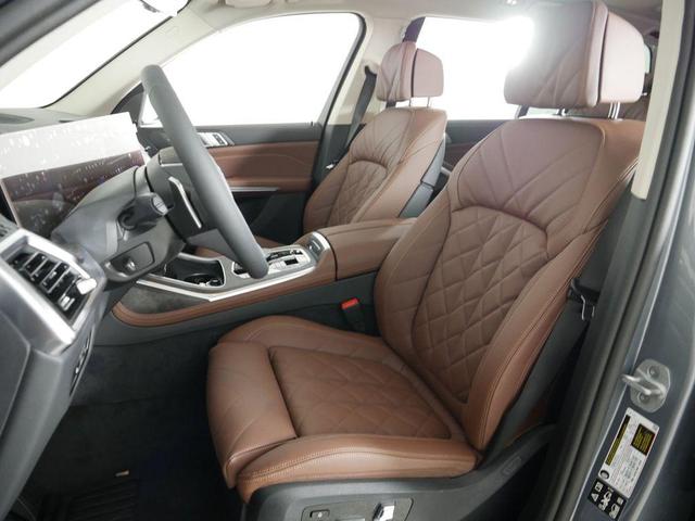 Photo of 2025 Skyscraper Grey Metallic BMW X7