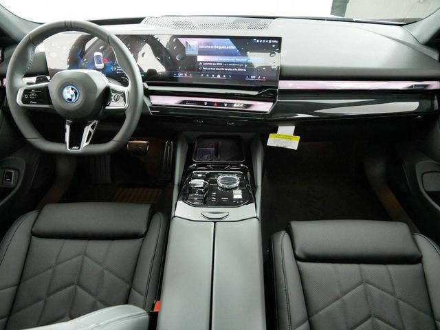 Photo of 2026 Alpine White BMW 550e