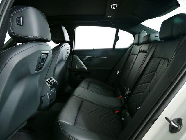 Photo of 2026 Alpine White BMW 550e