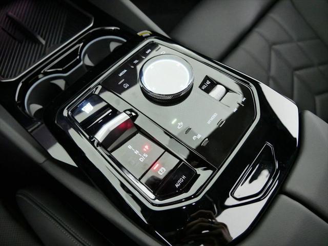 Photo of 2024 Mineral White Metallic BMW 530