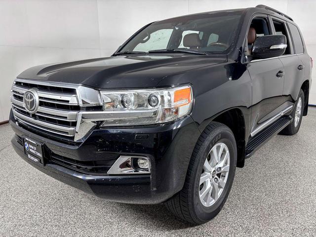 Photo of 2017 Midnight Black Metallic Toyota Land Cruiser