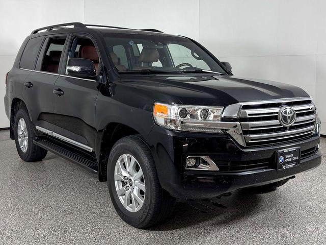 Photo of 2017 Midnight Black Metallic Toyota Land Cruiser