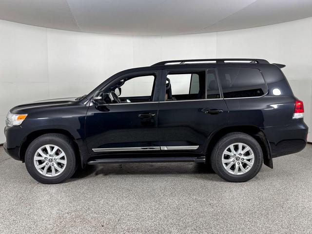 Photo of 2017 Midnight Black Metallic Toyota Land Cruiser