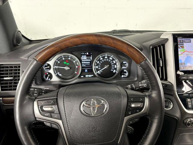 Photo of 2017 Midnight Black Metallic Toyota Land Cruiser
