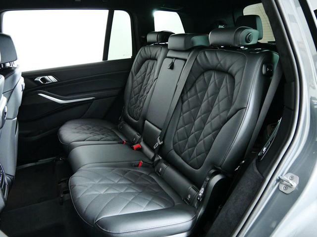 Photo of 2026 Gray Metallic BMW X7
