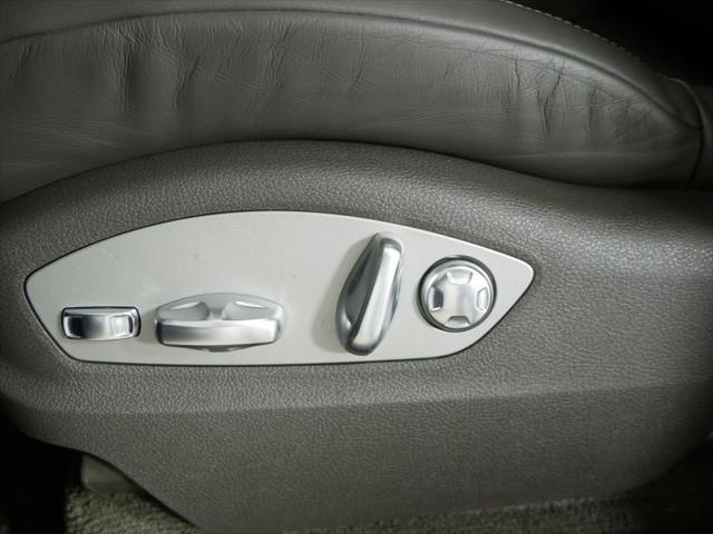 Photo of 2022 Night Blue Metallic Porsche Macan