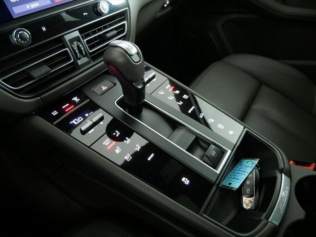 Photo of 2022 Night Blue Metallic Porsche Macan