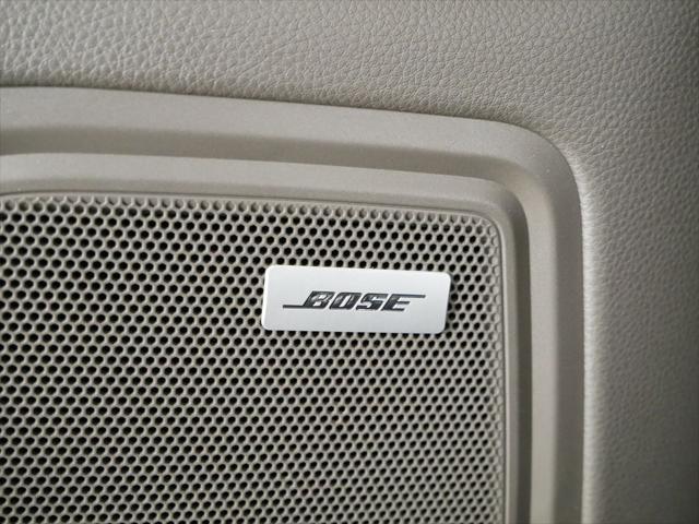 Photo of 2022 Night Blue Metallic Porsche Macan