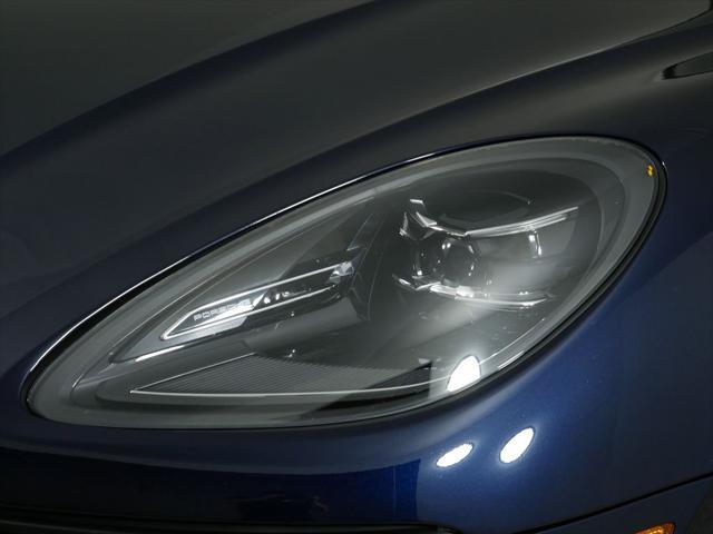 Photo of 2022 Night Blue Metallic Porsche Macan