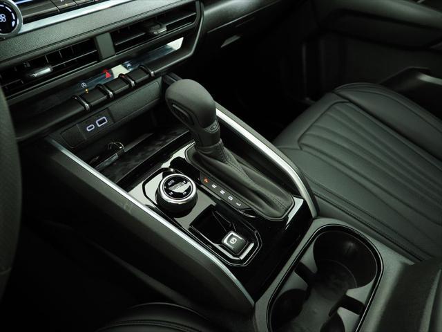 Photo of 2024 Summit White Chevrolet Colorado