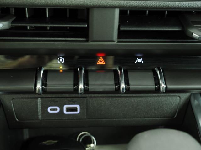 Photo of 2024 Summit White Chevrolet Colorado