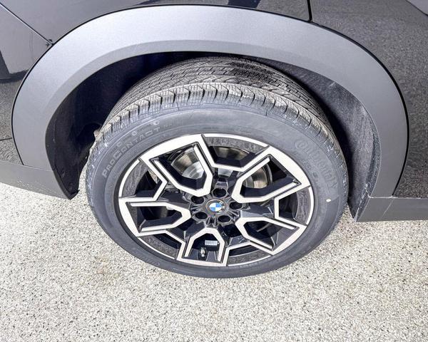Photo of 2025 Black Sapphire Metallic BMW X2