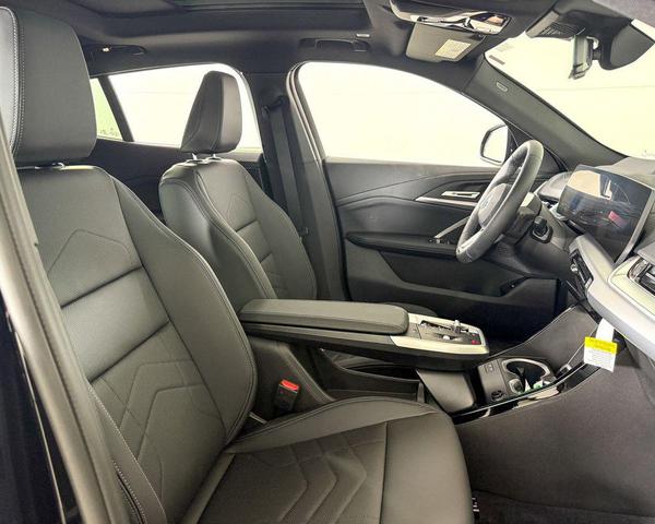 Photo of 2025 Black Sapphire Metallic BMW X2