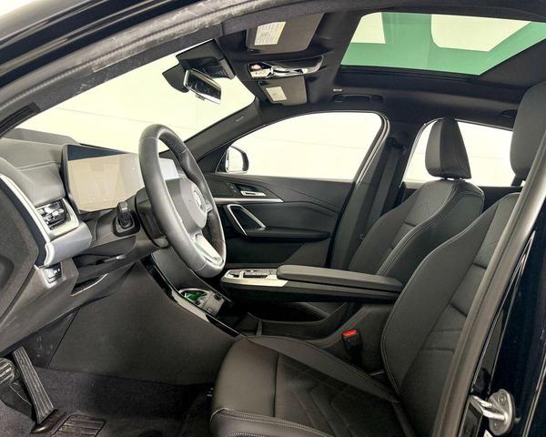 Photo of 2025 Black Sapphire Metallic BMW X2