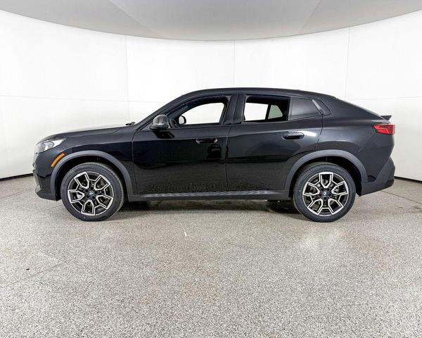 Photo of 2025 Black Sapphire Metallic BMW X2