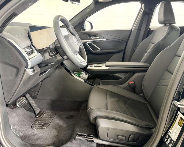 Photo of 2025 Black Sapphire Metallic BMW X2
