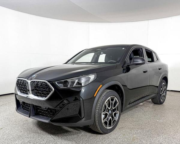 Photo of 2025 Black Sapphire Metallic BMW X2