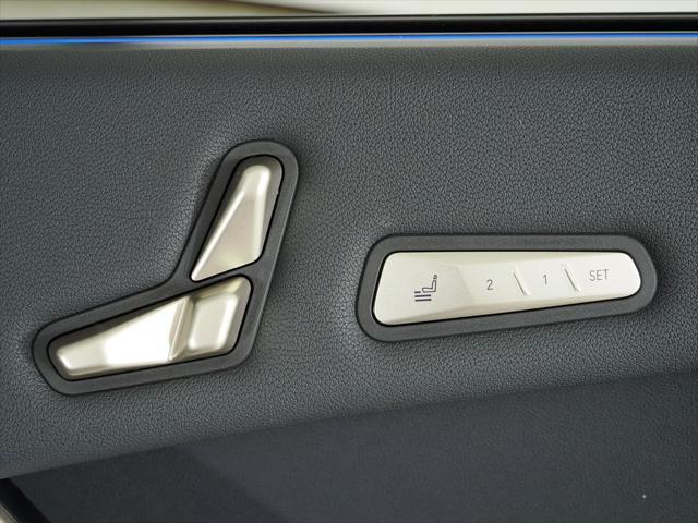Photo of 2025 Black Sapphire Metallic BMW iX
