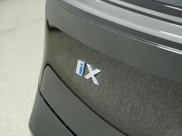 Photo of 2025 Black Sapphire Metallic BMW iX