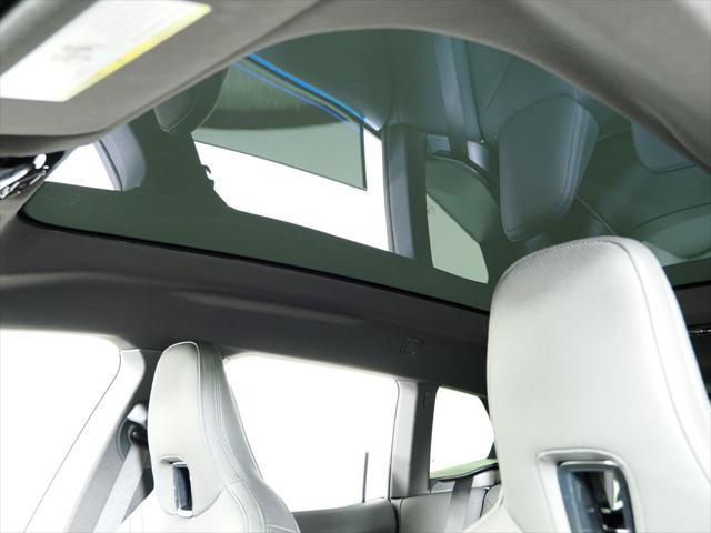 Photo of 2025 Black Sapphire Metallic BMW iX