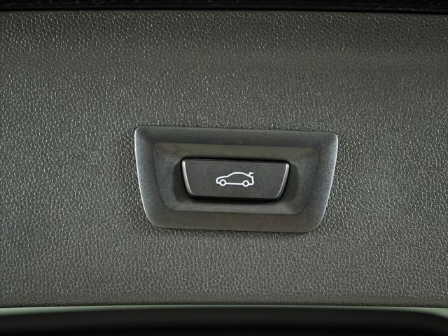 Photo of 2025 Black Sapphire Metallic BMW iX