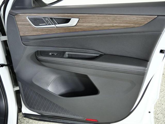 Photo of 2024 Opal White Volkswagen Atlas