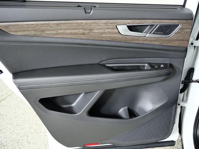 Photo of 2024 Opal White Volkswagen Atlas