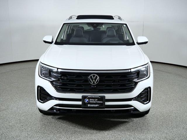 Photo of 2024 Opal White Volkswagen Atlas