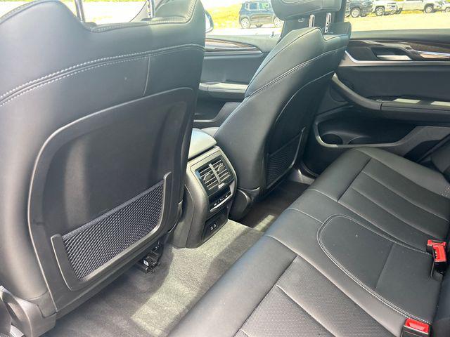 Photo of 2024 Black Sapphire Metallic BMW X4