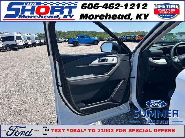 Photo of 2025 White Ford Explorer