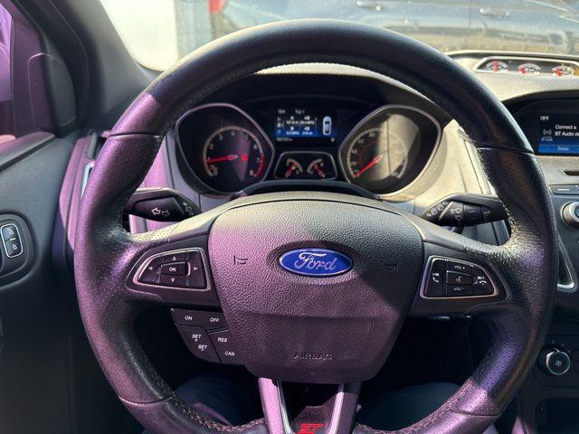 Photo of 2016 Oxford White Ford Focus ST