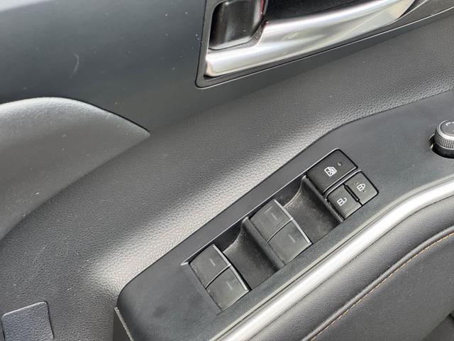 Photo of 2023 Midnight Black Metallic Toyota Highlander Hybrid
