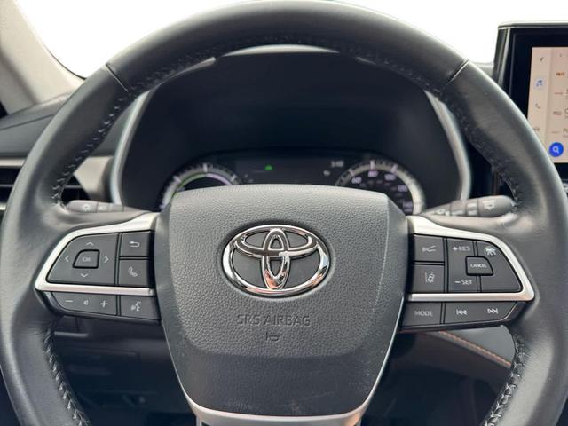 Photo of 2023 Midnight Black Metallic Toyota Highlander Hybrid